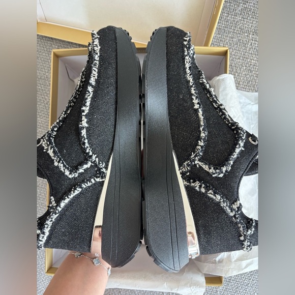 Michael Kors Ari Trainer Denim Sneakers – Size 8.5M - Picture 9 of 16